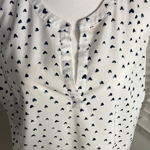 White V-neck blouse with black tiny hearts - Picture 2 of 6